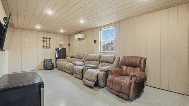 667 Pete Sain Rd, Manchester, TN 37355