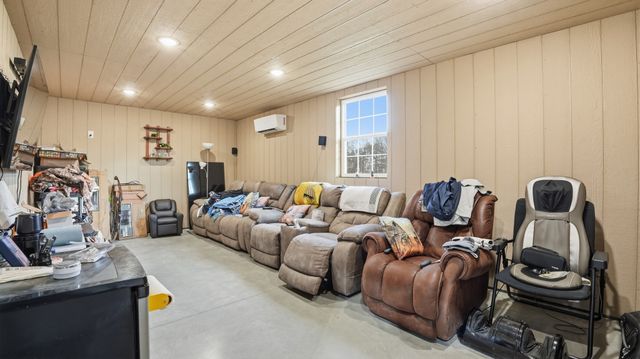 667 Pete Sain Rd, Manchester, TN 37355