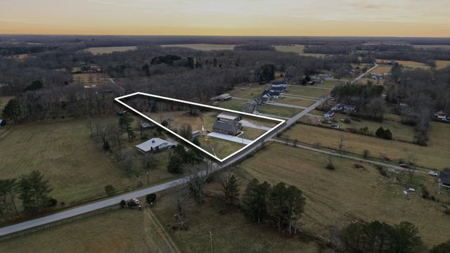 667 Pete Sain Rd, Manchester, TN 37355