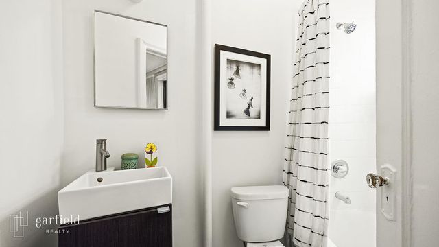 400 Lincoln Pl Apt 1F, New York City, NY 11238