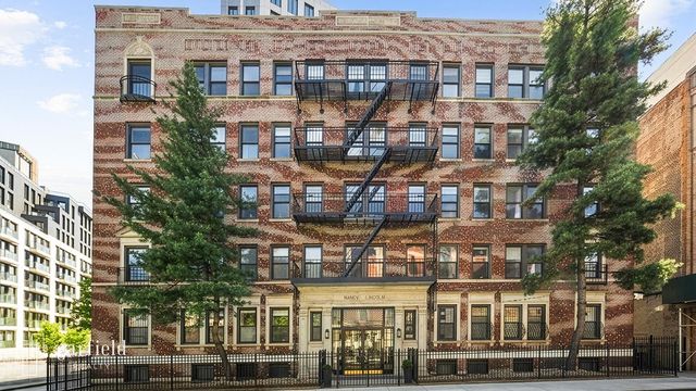 400 Lincoln Pl Apt 1F, New York City, NY 11238