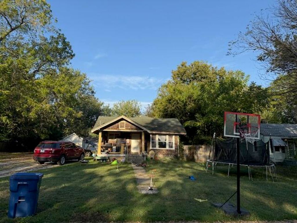 2043 North Roosevelt North Avenue, Springfield, MO 65803