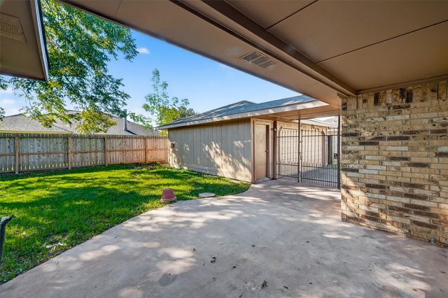 405 Tudor Court, Deer Park, TX 77536