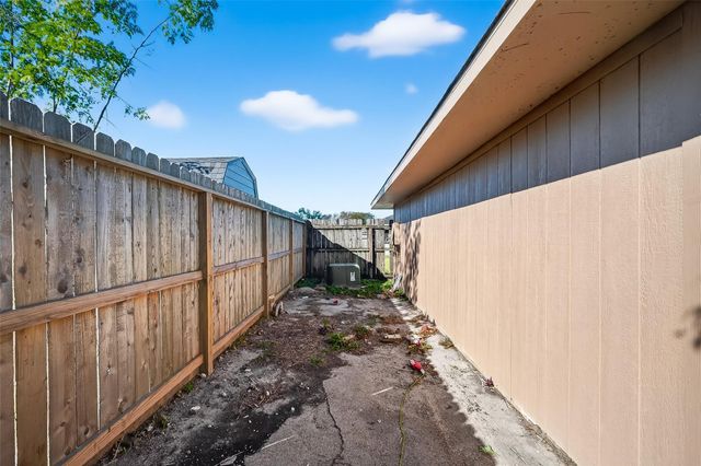 405 Tudor Court, Deer Park, TX 77536