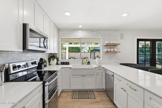 6113 E GELDING Drive, Scottsdale, AZ 85254