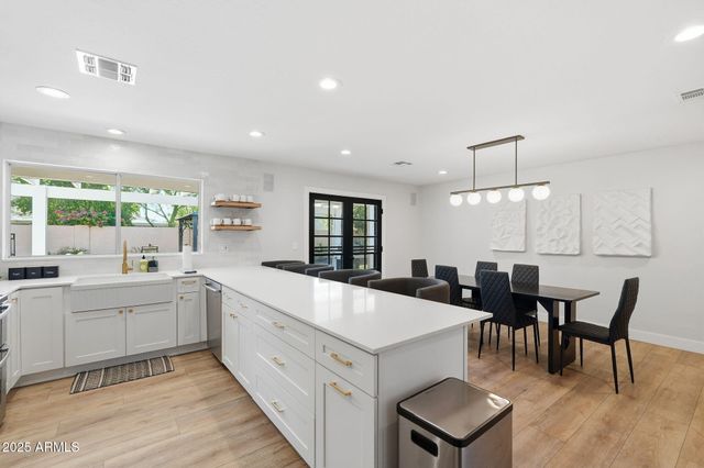 6113 E GELDING Drive, Scottsdale, AZ 85254