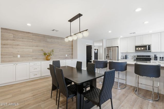 6113 E GELDING Drive, Scottsdale, AZ 85254