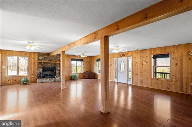 325 COYOTE RUN RD, Mathias, WV 26812