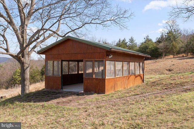 325 COYOTE RUN RD, Mathias, WV 26812