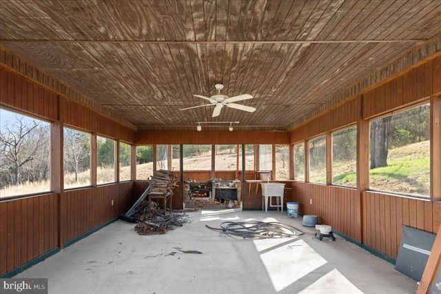 325 COYOTE RUN RD, Mathias, WV 26812