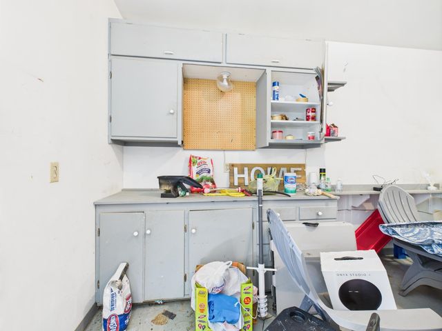 2032 S Topeka Ave, Wichita, KS 67211