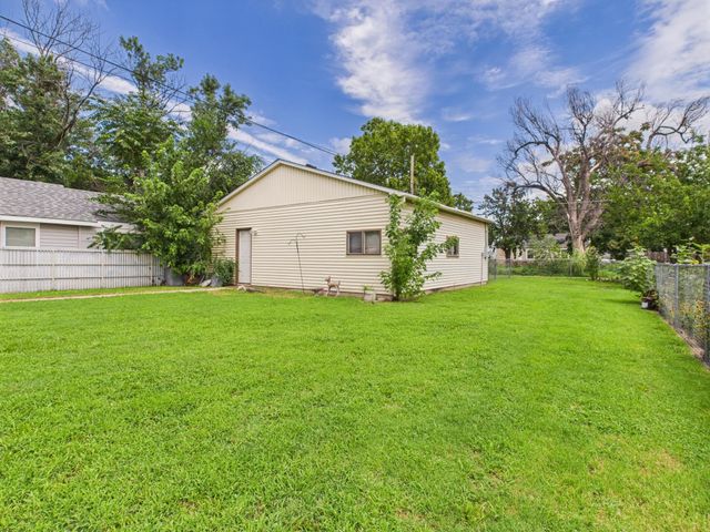 2032 S Topeka Ave, Wichita, KS 67211