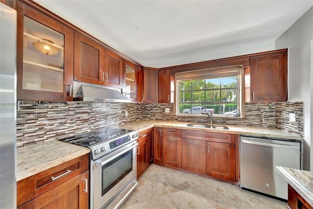 2293 NE 122nd St 2293, North Miami, FL 33181