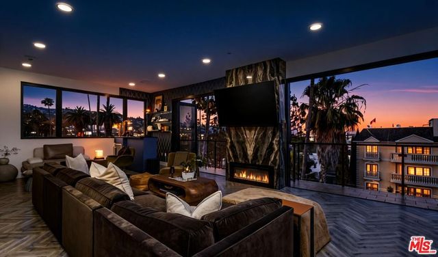 137 N Doheny Drive 2, Los Angeles, CA 90048