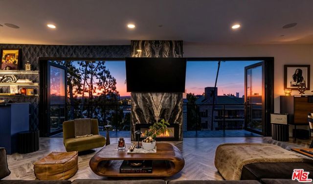 137 N Doheny Drive 2, Los Angeles, CA 90048