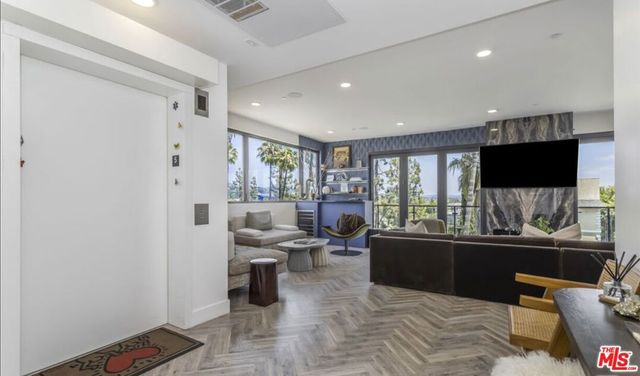 137 N Doheny Drive 2, Los Angeles, CA 90048