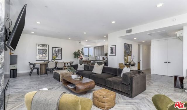 137 N Doheny Drive 2, Los Angeles, CA 90048