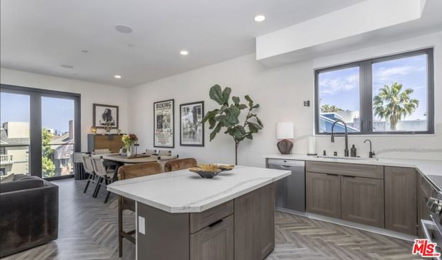 137 N Doheny Drive 2, Los Angeles, CA 90048