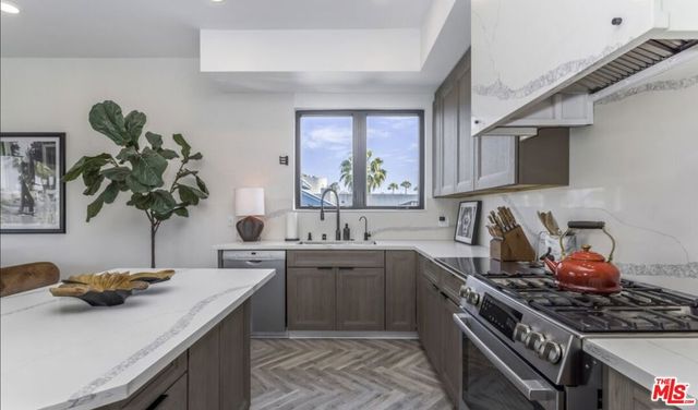 137 N Doheny Drive 2, Los Angeles, CA 90048