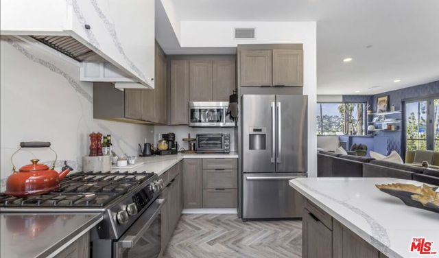 137 N Doheny Drive 2, Los Angeles, CA 90048