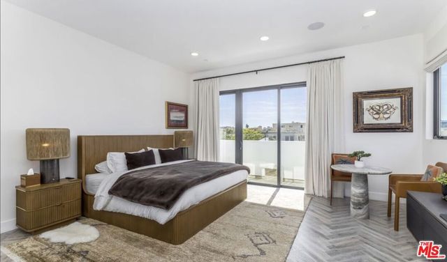 137 N Doheny Drive 2, Los Angeles, CA 90048
