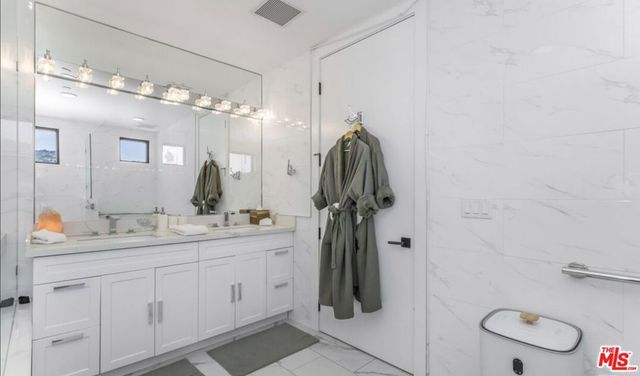 137 N Doheny Drive 2, Los Angeles, CA 90048