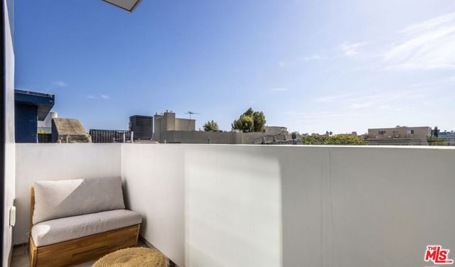 137 N Doheny Drive 2, Los Angeles, CA 90048