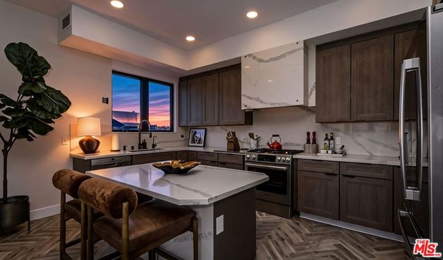 137 N Doheny Drive 2, Los Angeles, CA 90048
