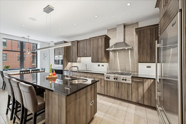 30 W Erie Street 601, Chicago, IL 60654