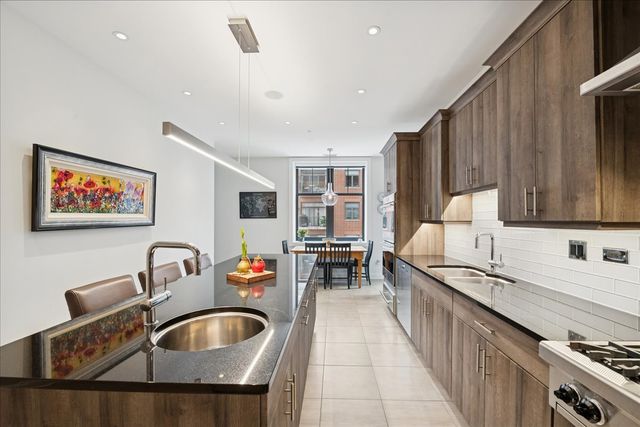 30 W Erie Street 601, Chicago, IL 60654