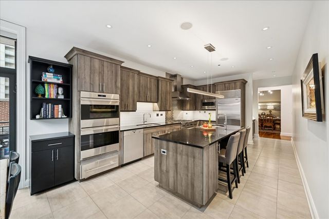 30 W Erie Street 601, Chicago, IL 60654