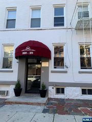 209-211 48th D4, Union City, NJ 07087