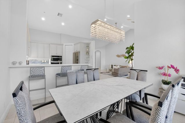 23 Royal Palm Way 18, Boca Raton, FL 33432