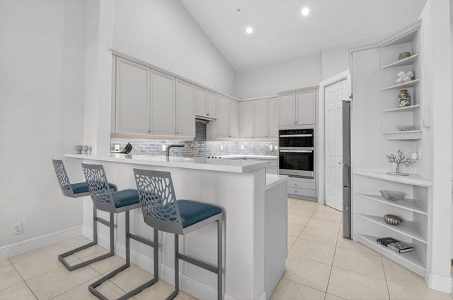 23 Royal Palm Way 18, Boca Raton, FL 33432