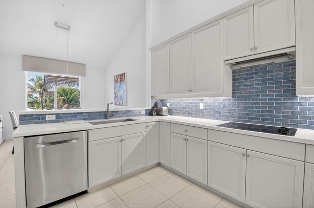 23 Royal Palm Way 18, Boca Raton, FL 33432