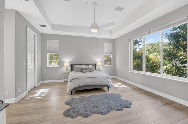 23 Royal Palm Way 18, Boca Raton, FL 33432