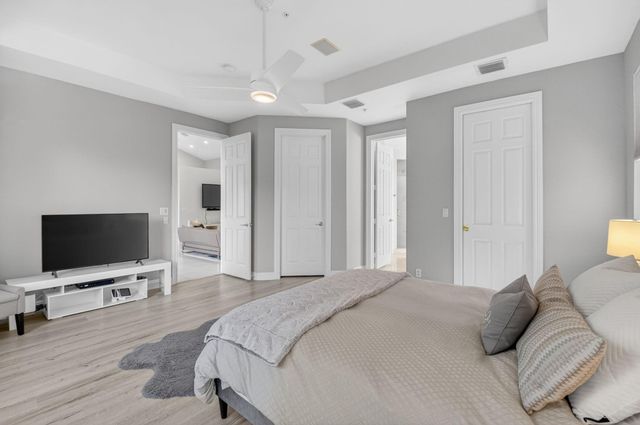 23 Royal Palm Way 18, Boca Raton, FL 33432