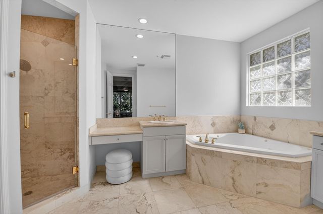 23 Royal Palm Way 18, Boca Raton, FL 33432