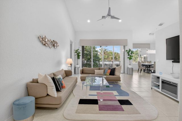 23 Royal Palm Way 18, Boca Raton, FL 33432