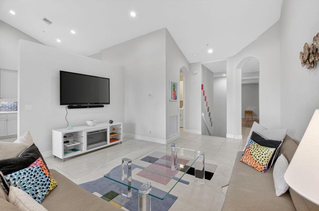 23 Royal Palm Way 18, Boca Raton, FL 33432