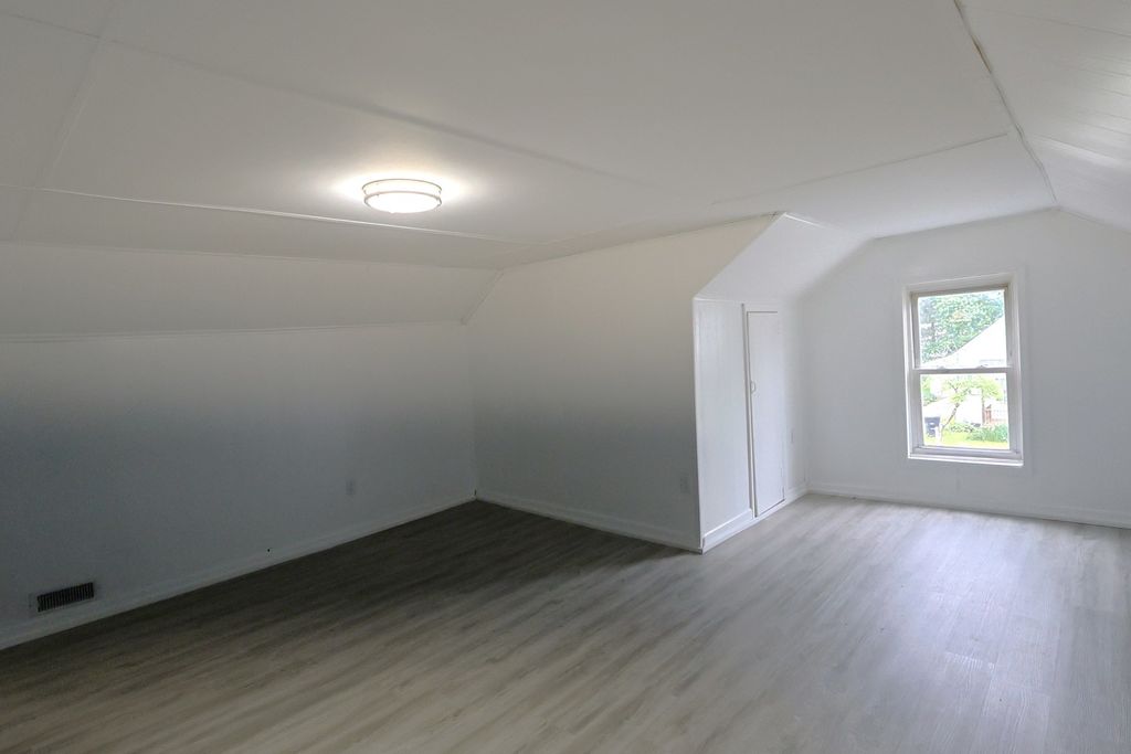 Image 19 of property listing at 314 S Franklin Street, Salem, IL 62881
