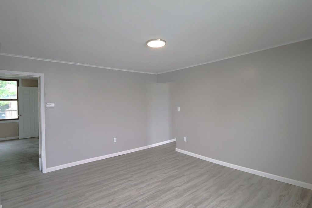 Image 8 of property listing at 314 S Franklin Street, Salem, IL 62881