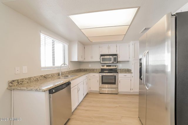 5006 W TORREY PINES Circle, Glendale, AZ 85308