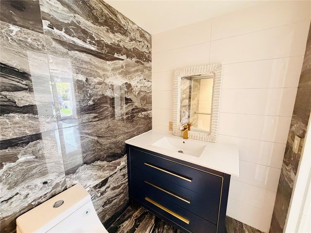 201 Calle Grande Dr 1, Hollywood, FL 33021