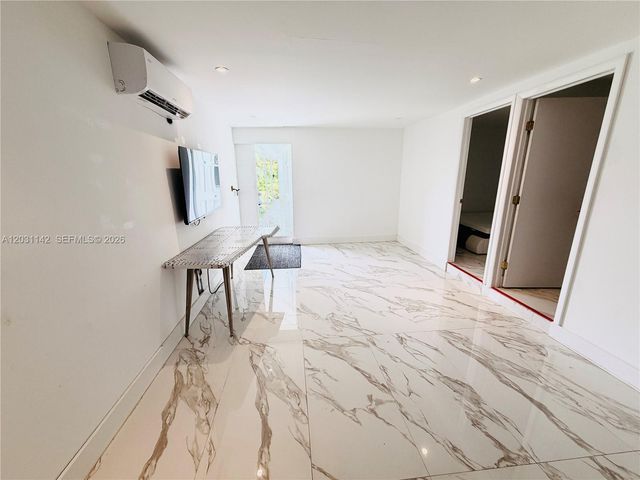 201 Calle Grande Dr 1, Hollywood, FL 33021