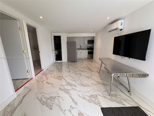 201 Calle Grande Dr 1, Hollywood, FL 33021