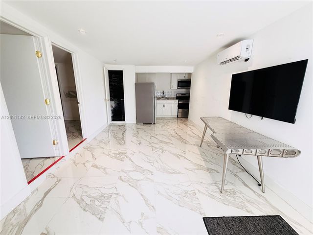 201 Calle Grande Dr 1, Hollywood, FL 33021