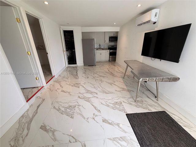 201 Calle Grande Dr 1, Hollywood, FL 33021
