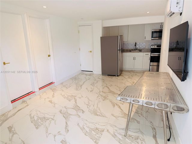 201 Calle Grande Dr 1, Hollywood, FL 33021
