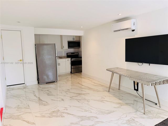 201 Calle Grande Dr 1, Hollywood, FL 33021
